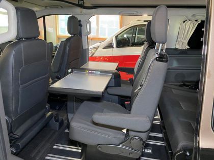 Nugget-Schmiede-Liner - variable Sitz- und Tischpositionierungen