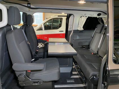 Nugget-Schmiede-Liner - Fond mit Tisch