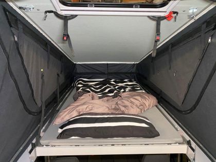 Nugget-Schmiede-Liner - Bett im Aufstelldach