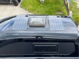 Mehr Energie durch das 130 Watt Solarpanel auf dem Ford Nugget Hochdach