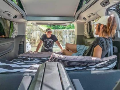 Nugget-Schmiede-Liner Innenraum mit Liegefläche