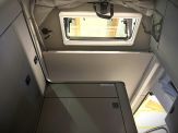 Innenansicht Glashebefenster M im Aufstelldach des Ford Nugget