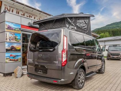 Der Nugget-Schmiede-Liner in Grau - in der Heckansicht