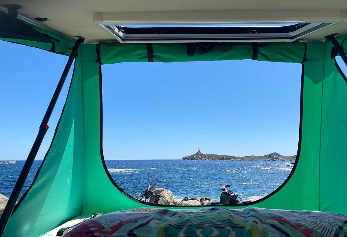 Weitsicht durch das OpenSky des Ford Nugget