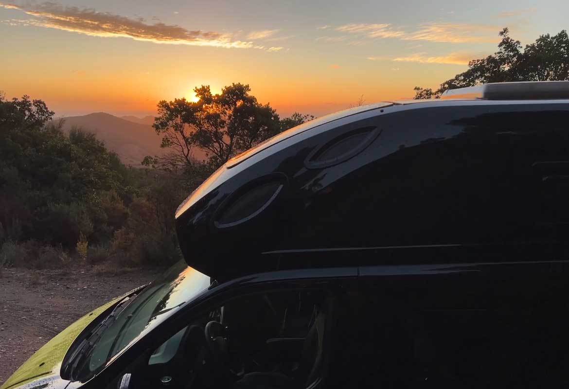 Das PanoramaSky im Ford Nugget Hochdach
