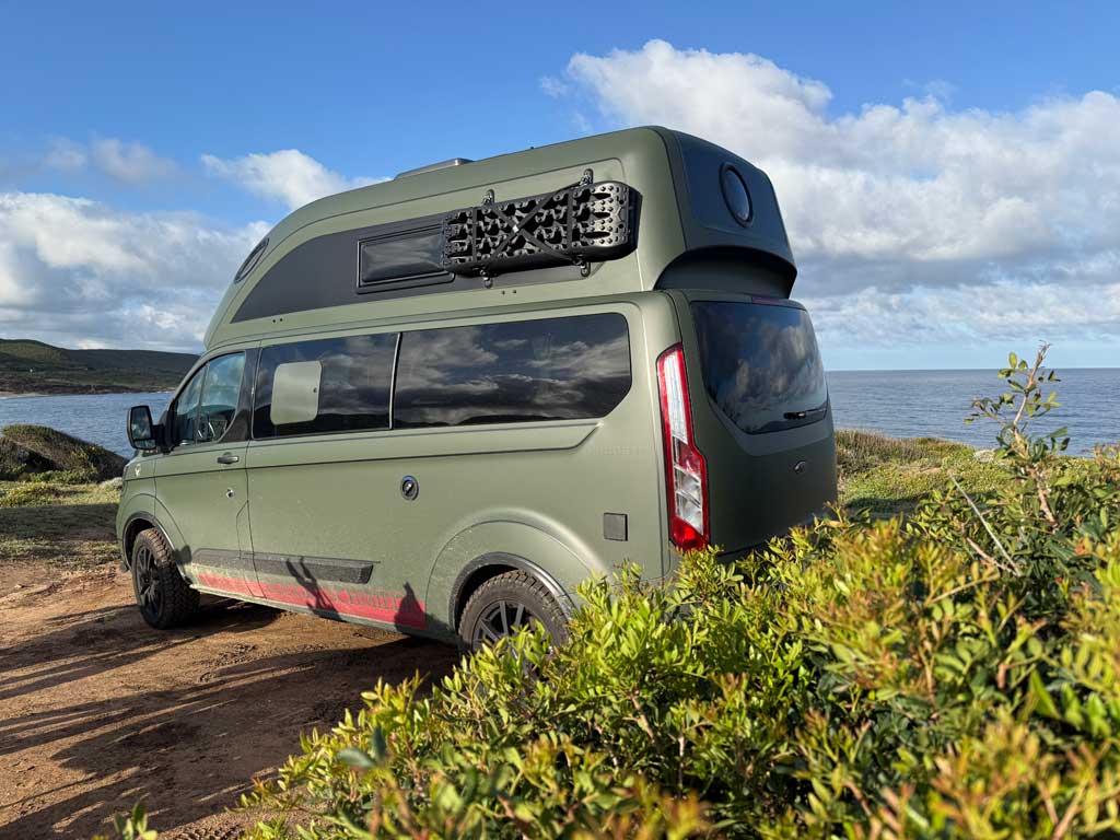 Die Offroad-Sandbleche gibt es passend zum Fahrzeug in vielen Farben